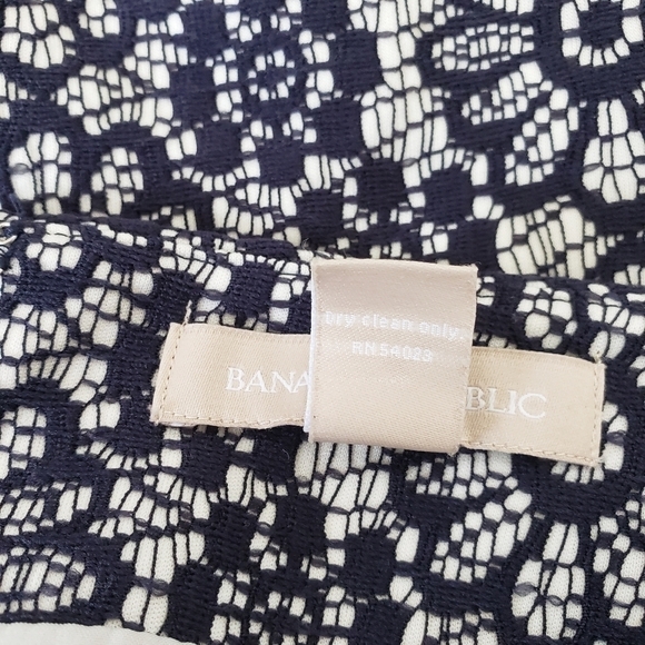 BANANA Republic Floral Black Lace Skirt - Picture 6 of 6